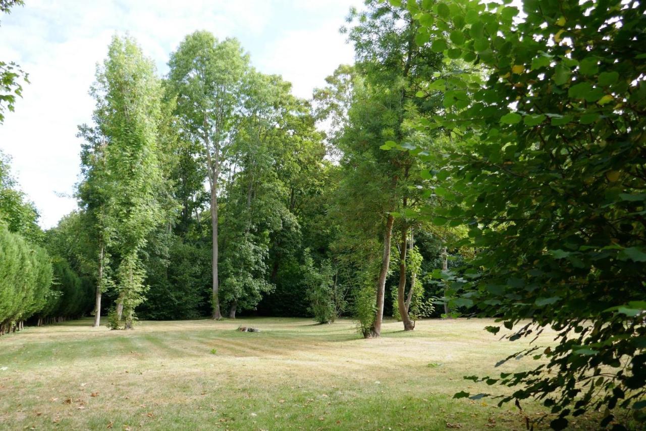 Ferienwohnung Le Manoir De Louviers Exterior foto
